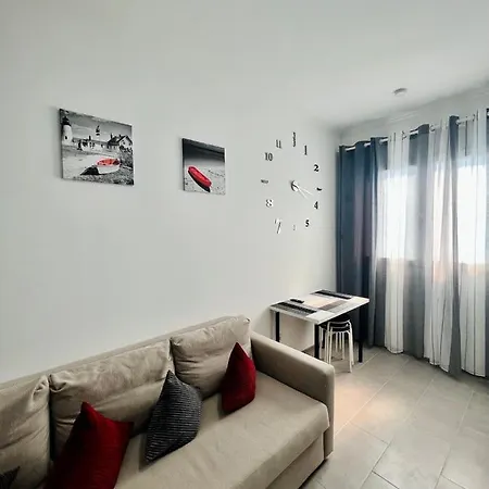 Neuwertiges Mit Schnellem Wlan, Netflix, Glasfaser, Kostenlose Privatparkplatz Auch Fuer Transporter Geeignet R20 *