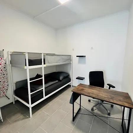 Neuwertiges Apartment: Modern With Fast Wi-fi & Parking Apartment *