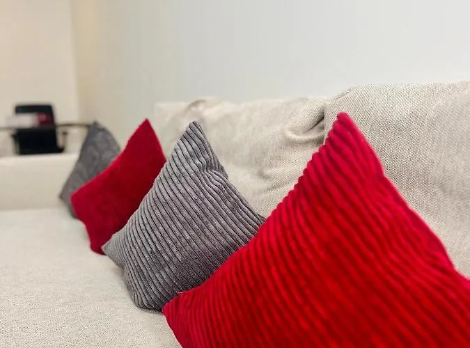 Neuwertiges Mit Schnellem Wlan, Netflix, Glasfaser, Kostenlose Privatparkplatz Auch Fuer Transporter Geeignet R20 *